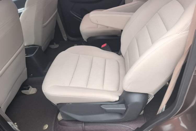 Used Wuling Hongguang 2018 1.5L S Standard Version L2B Left Rear Seat