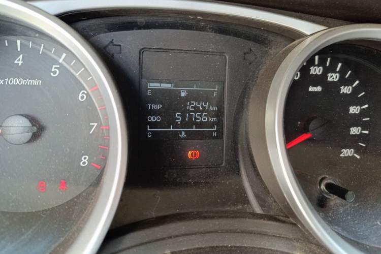 Used Wuling Hongguang 2018 1.5L S Comfort Model L2B Odometer Close Up