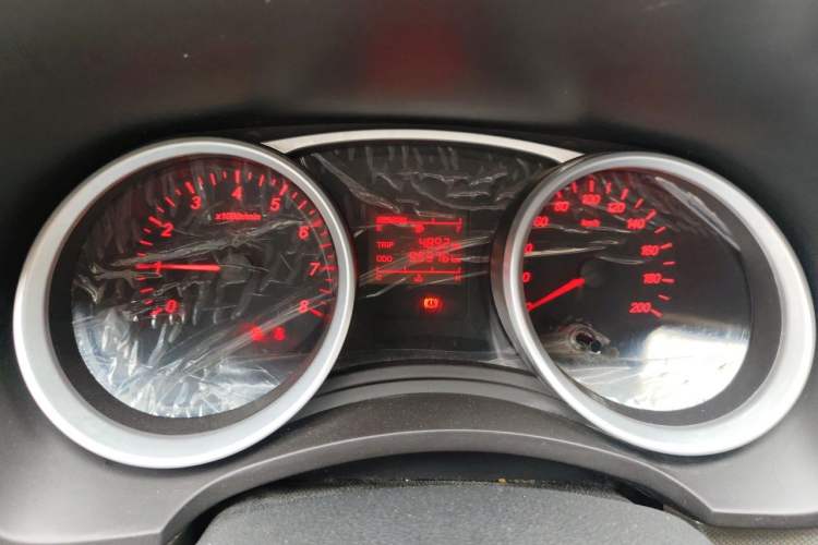 Used Wuling Hongguang 2018 1.5L S Standard Version L2B Odometer Close Up