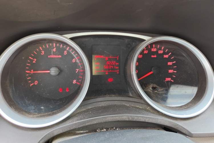Used Wuling Hongguang 2018 1.5L S Standard Version L2B Odometer Close Up