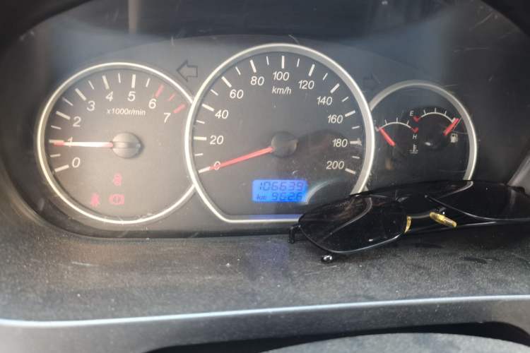 Used Wuling Hongguang 2018 1.5L S Standard Version L2B Odometer Close Up