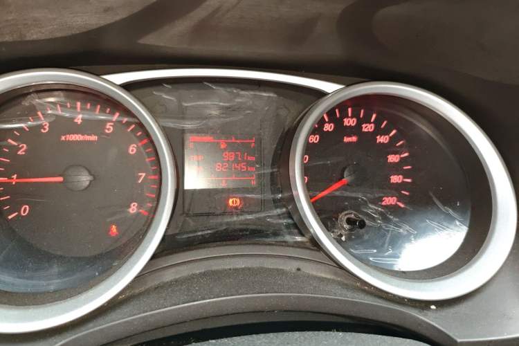 Used Wuling Hongguang 2018 1.5L S Standard Version L2B Odometer Close Up