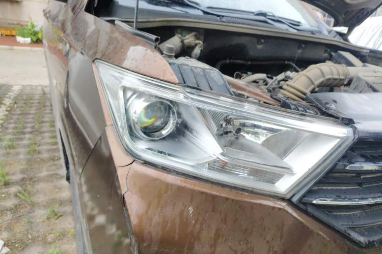 Used Wuling Hongguang 2018 1.5L S Standard Version L2B Right Front Headlight