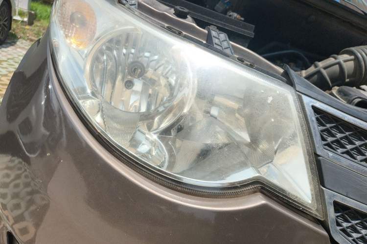 Used Wuling Hongguang 2018 1.5L Classic S Standard Model Right Front Headlight