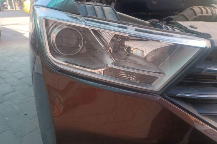 Used Wuling Hongguang 2018 1.5L S Comfort Model L2B Right Front Headlight
