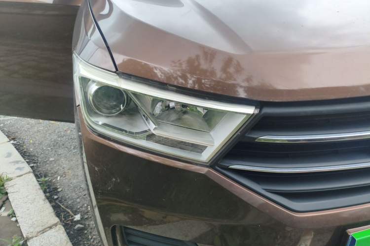 Used Wuling Hongguang 2018 1.5L S Comfort Model L2B Right Front Headlight