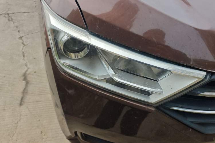 Used Wuling Hongguang 2018 1.5L S Comfort Model L2B Right Front Headlight