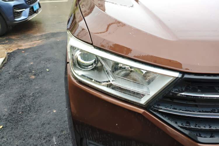 Used Wuling Hongguang 2018 1.5L S Standard Version L2B Right Front Headlight