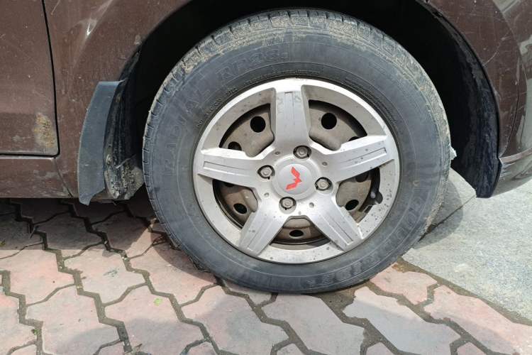 Used Wuling Hongguang 2018 1.5L Classic S Base Model Right Front Wheel Hub