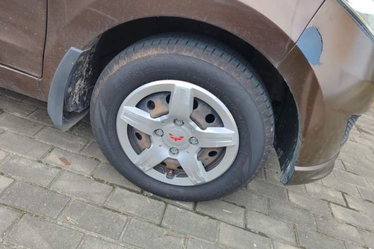Used Wuling Hongguang 2018 1.5L Classic S Base Model Right Front Wheel Hub