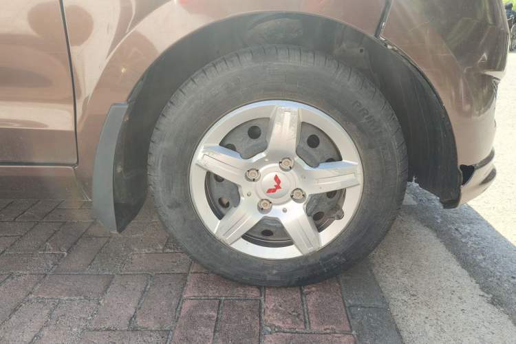 Used Wuling Hongguang 2018 1.5L Classic S Base Model Right Front Wheel Hub