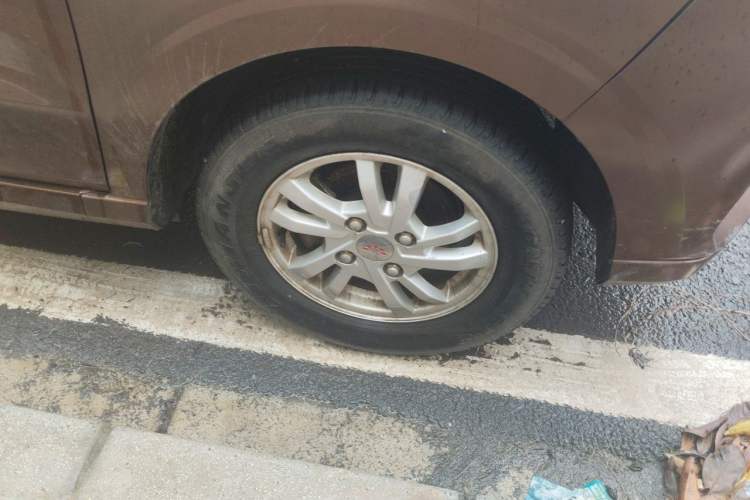 Used Wuling Hongguang 2018 1.5L S Comfort Model L2B Right Front Wheel Hub