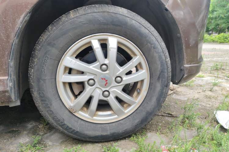Used Wuling Hongguang 2018 1.5L S Standard Version L2B Right Front Wheel Hub