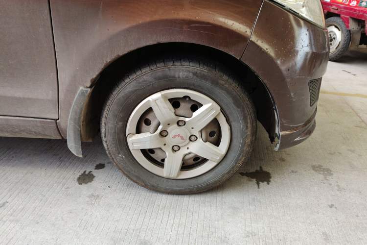 Used Wuling Hongguang 2018 1.5L Classic S Base Model Right Front Wheel Hub