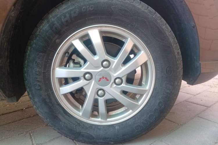 Used Wuling Hongguang 2018 1.5L S Comfort Model L2B Right Front Wheel Hub