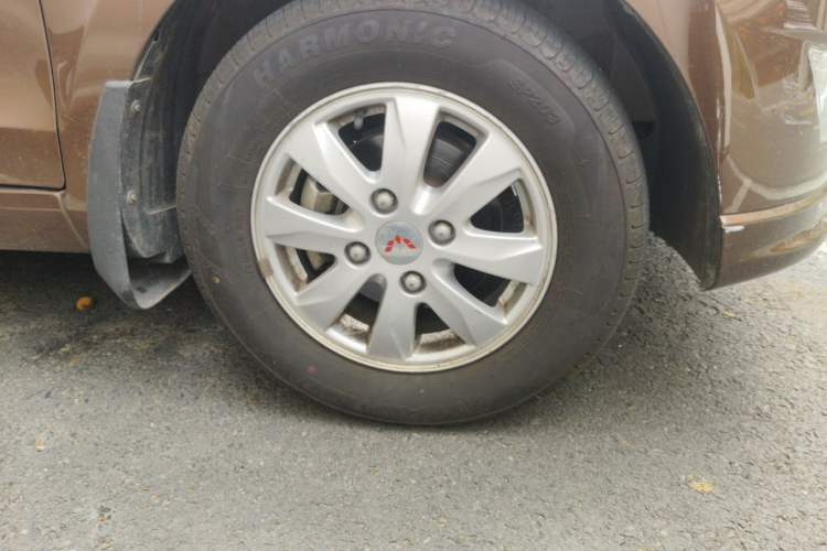 Used Wuling Hongguang 2018 1.5L Classic S Standard Model Right Front Wheel Hub