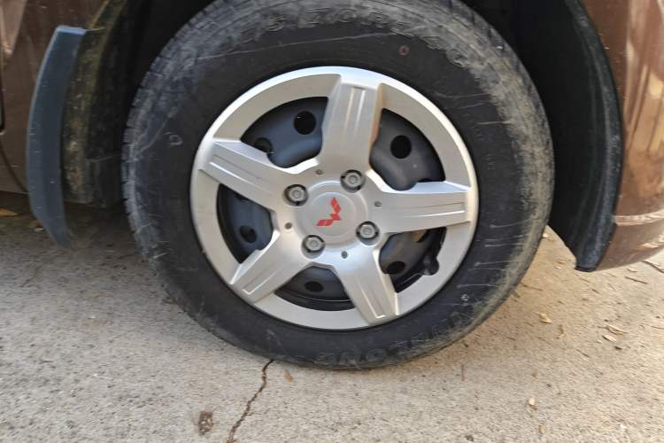 Used Wuling Hongguang 2018 1.5L Classic S Base Model Right Front Wheel Hub