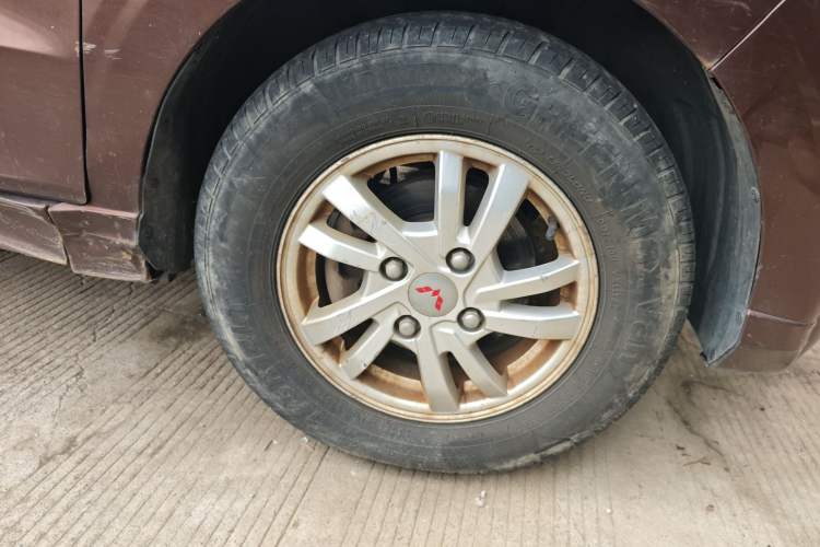 Used Wuling Hongguang 2018 1.5L S Comfort Model L2B Right Front Wheel Hub