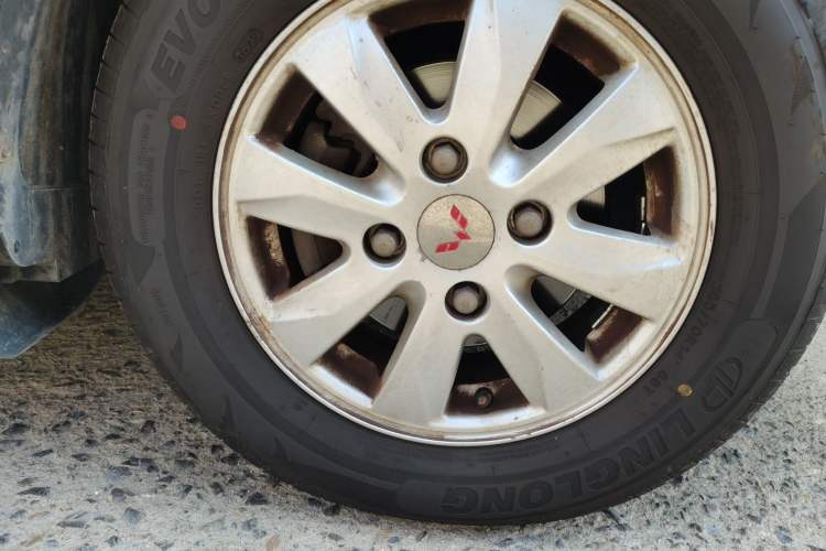 Used Wuling Hongguang 2018 1.5L S Standard Version L2B Right Front Wheel Hub