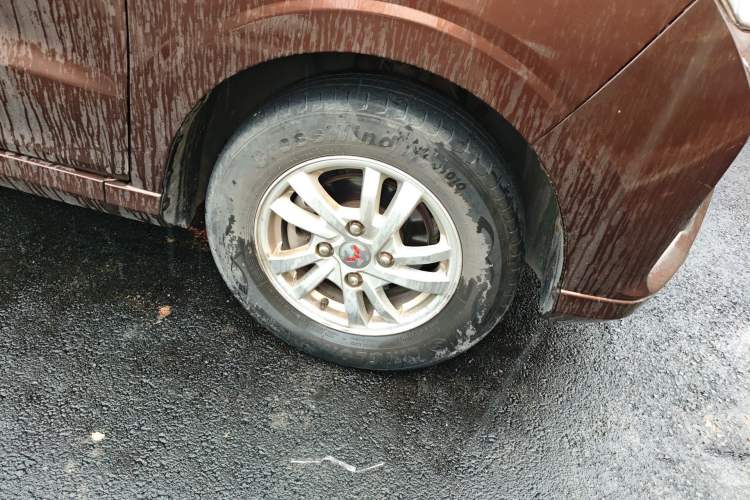 Used Wuling Hongguang 2018 1.5L S Standard Version L2B Right Front Wheel Hub