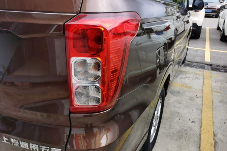 Used Wuling Hongguang 2018 1.5L S Comfort Model L2B Right Rear Taillight