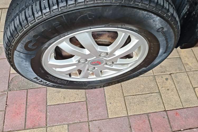 Used Wuling Hongguang 2018 1.5L S Comfort Model L2B Right Rear Wheel Hub