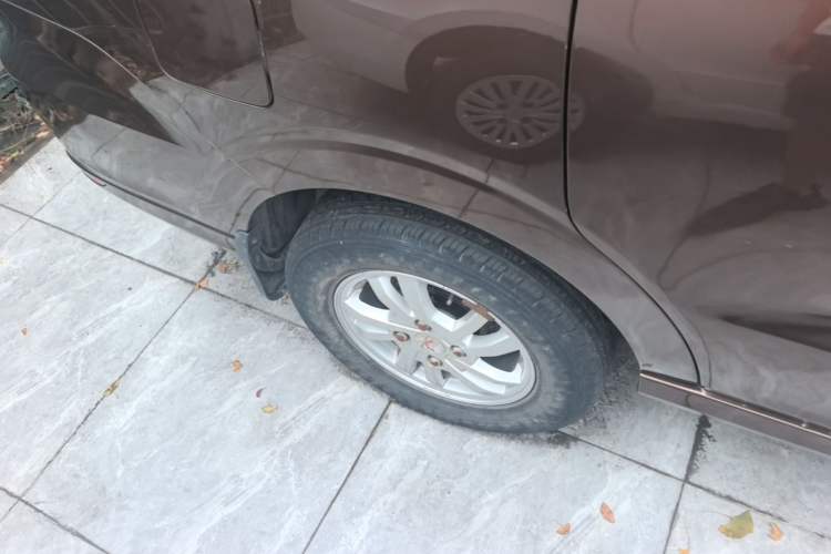 Used Wuling Hongguang 2018 1.5L S Standard Version L2B Right Rear Wheel Hub