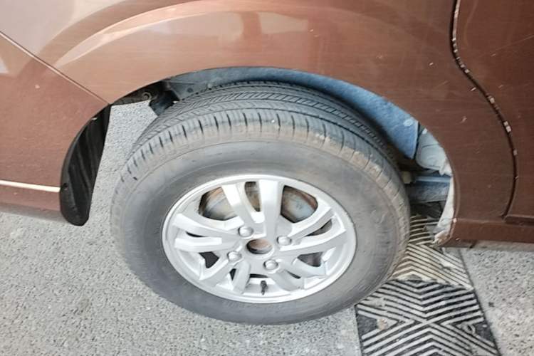Used Wuling Hongguang 2018 1.5L S Standard Version L2B Right Rear Wheel Hub