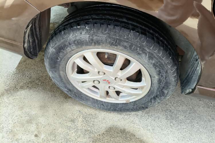 Used Wuling Hongguang 2018 1.5L S Comfort Model L2B Right Rear Wheel Hub
