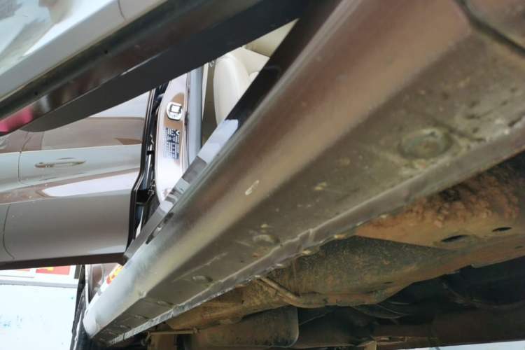 Used Wuling Hongguang 2018 1.5L S Comfort Model L2B Right Side Sill