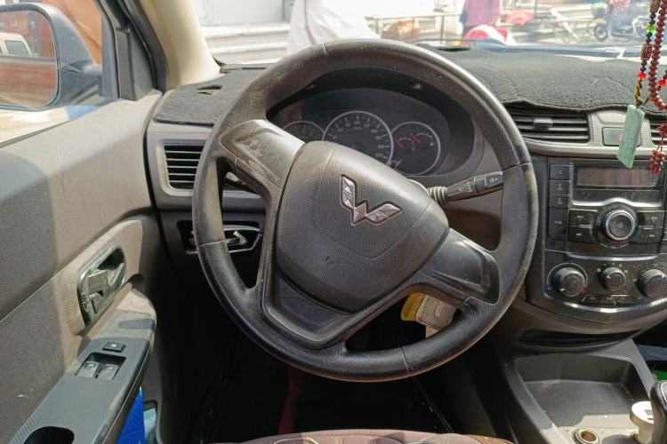 Used Wuling Hongguang 2018 1.5L Classic S Base Model Steering Wheel