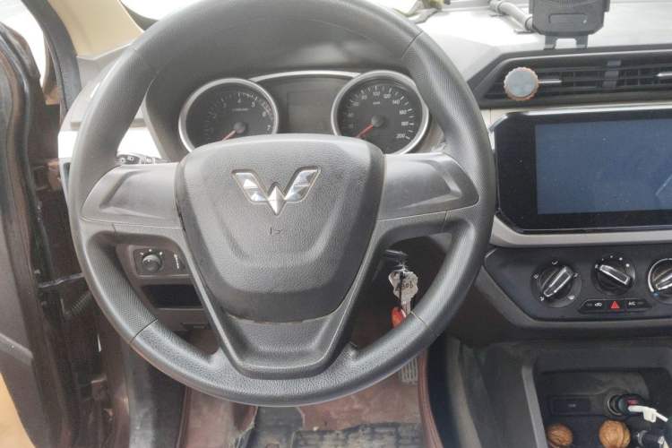 Used Wuling Hongguang 2018 1.5L S Comfort Model L2B Steering Wheel