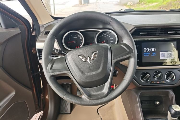 Used Wuling Hongguang 2018 1.5L S Comfort Model L2B Steering Wheel