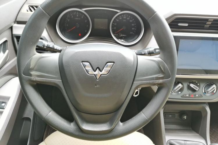 Used Wuling Hongguang 2018 1.5L S Comfort Model L2B Steering Wheel