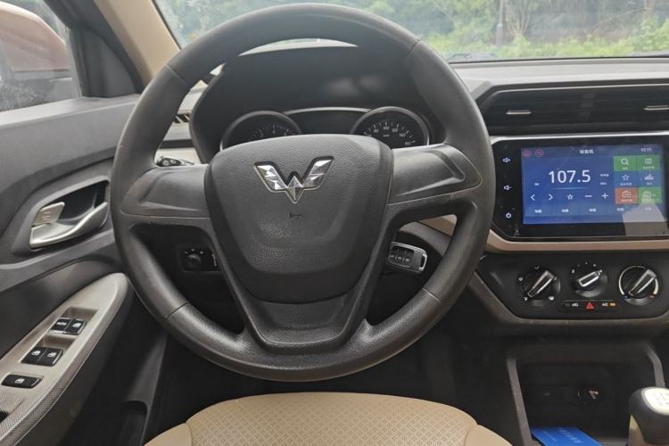 Used Wuling Hongguang 2018 1.5L S Comfort Model L2B Steering Wheel