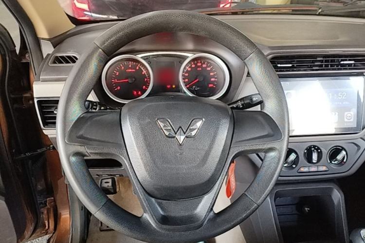 Used Wuling Hongguang 2018 1.5L S Standard Version L2B Steering Wheel