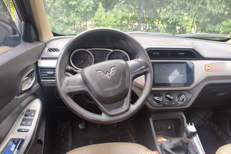 Used Wuling Hongguang 2018 1.5L S Comfort Model L2B Steering Wheel