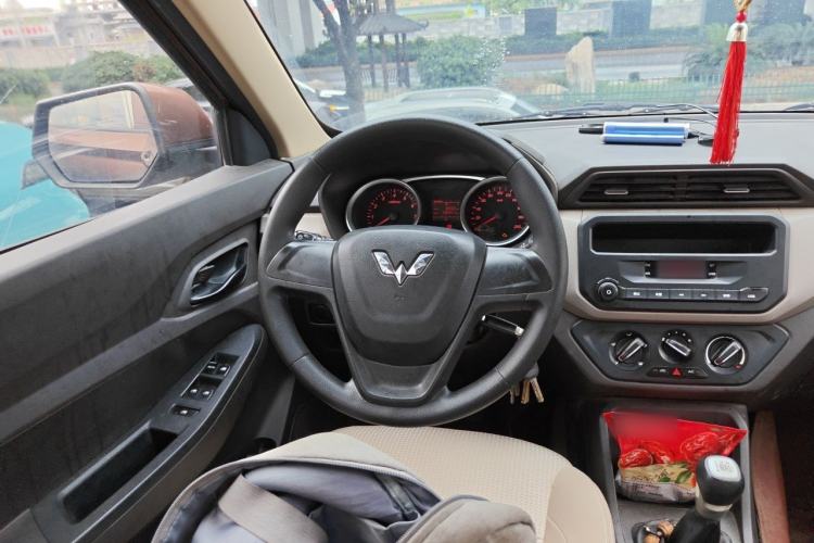 Used Wuling Hongguang 2018 1.5L S Standard Version L2B Steering Wheel