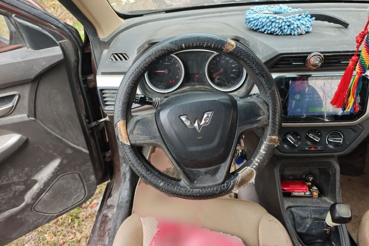 Used Wuling Hongguang 2018 1.5L S Comfort Model L2B Steering Wheel