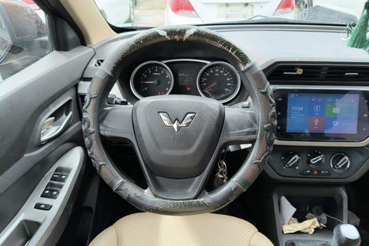 Used Wuling Hongguang 2018 1.5L S Comfort Model L2B Steering Wheel