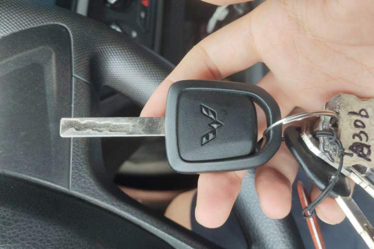 Used Wuling Hongguang 2018 1.5L S Comfort Model L2B Vehicle Key