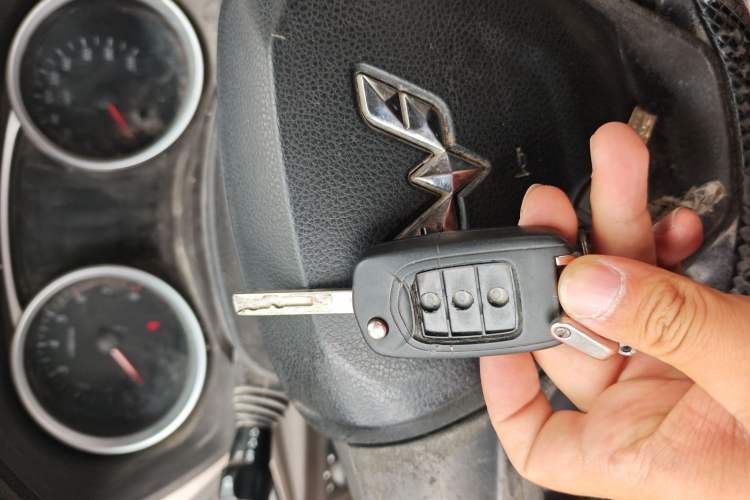Used Wuling Hongguang 2018 1.5L S Comfort Model L2B Vehicle Key