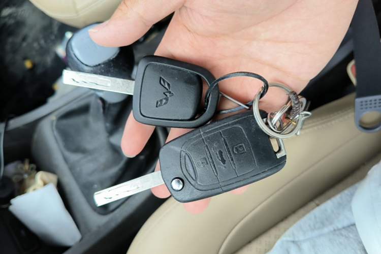 Used Wuling Hongguang 2018 1.5L S Comfort Model L2B Vehicle Key