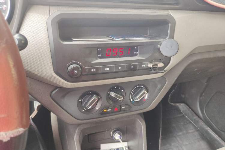 Used Wuling Hongguang 2018 1.5L S Comfort Model L2B Audio And AC Panel
