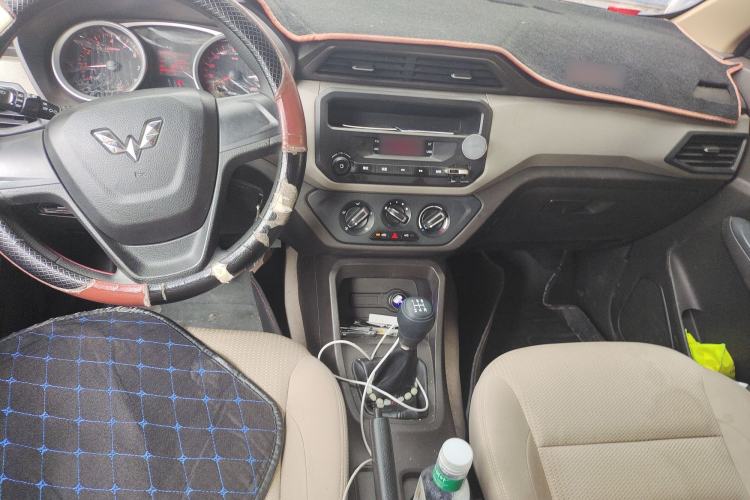 Used Wuling Hongguang 2018 1.5L S Comfort Model L2B Center Console