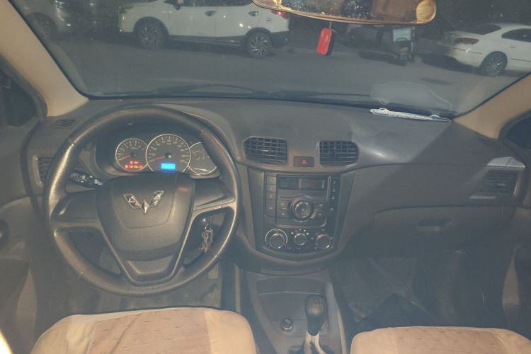 Used Wuling Hongguang 2018 1.5L Classic S Standard Model Center Console