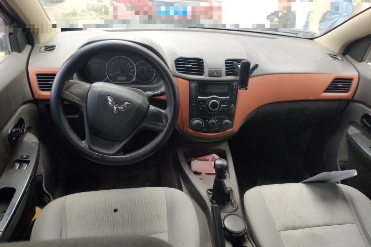 Used Wuling Hongguang 2018 1.5L Classic S Base Model Center Console