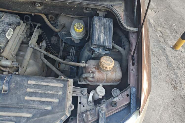 Used Wuling Hongguang 2018 1.5L S Comfort Model L2B Engine Bay Left