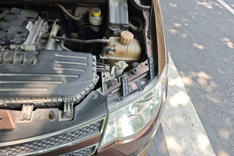 Used Wuling Hongguang 2018 1.5L Classic S Standard Model Engine Bay Left