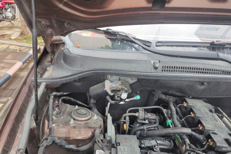 Used Wuling Hongguang 2018 1.5L S Comfort Model L2B Engine Bay Right